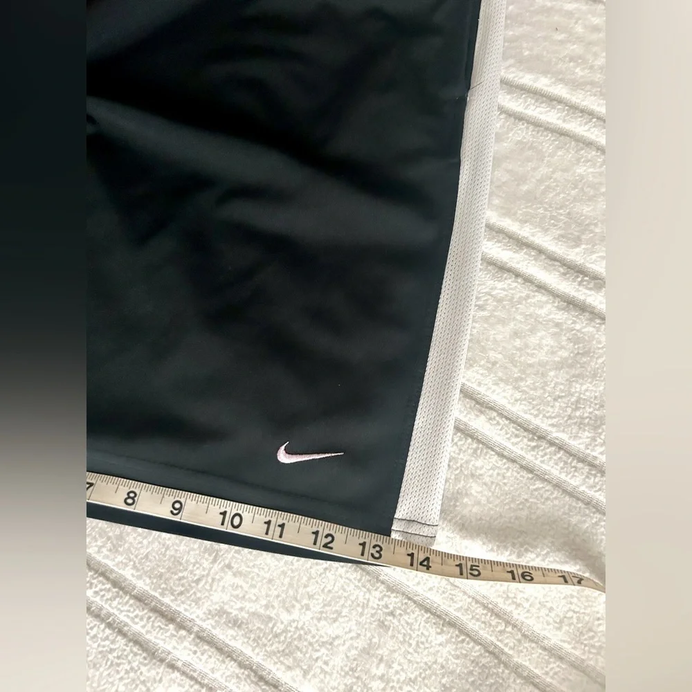 Nike Black and White Athletic Mens Shorts  Lightweight Performance​​​​​​​